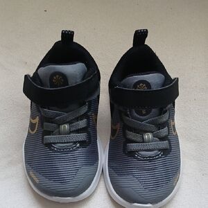 New Nike Kids Black and Gray Sneakers with Gold Accents